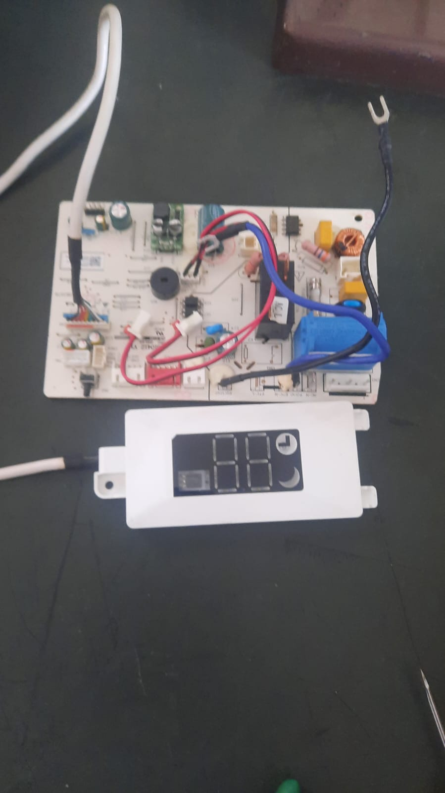 Tablilla electrónica con panel de control digital